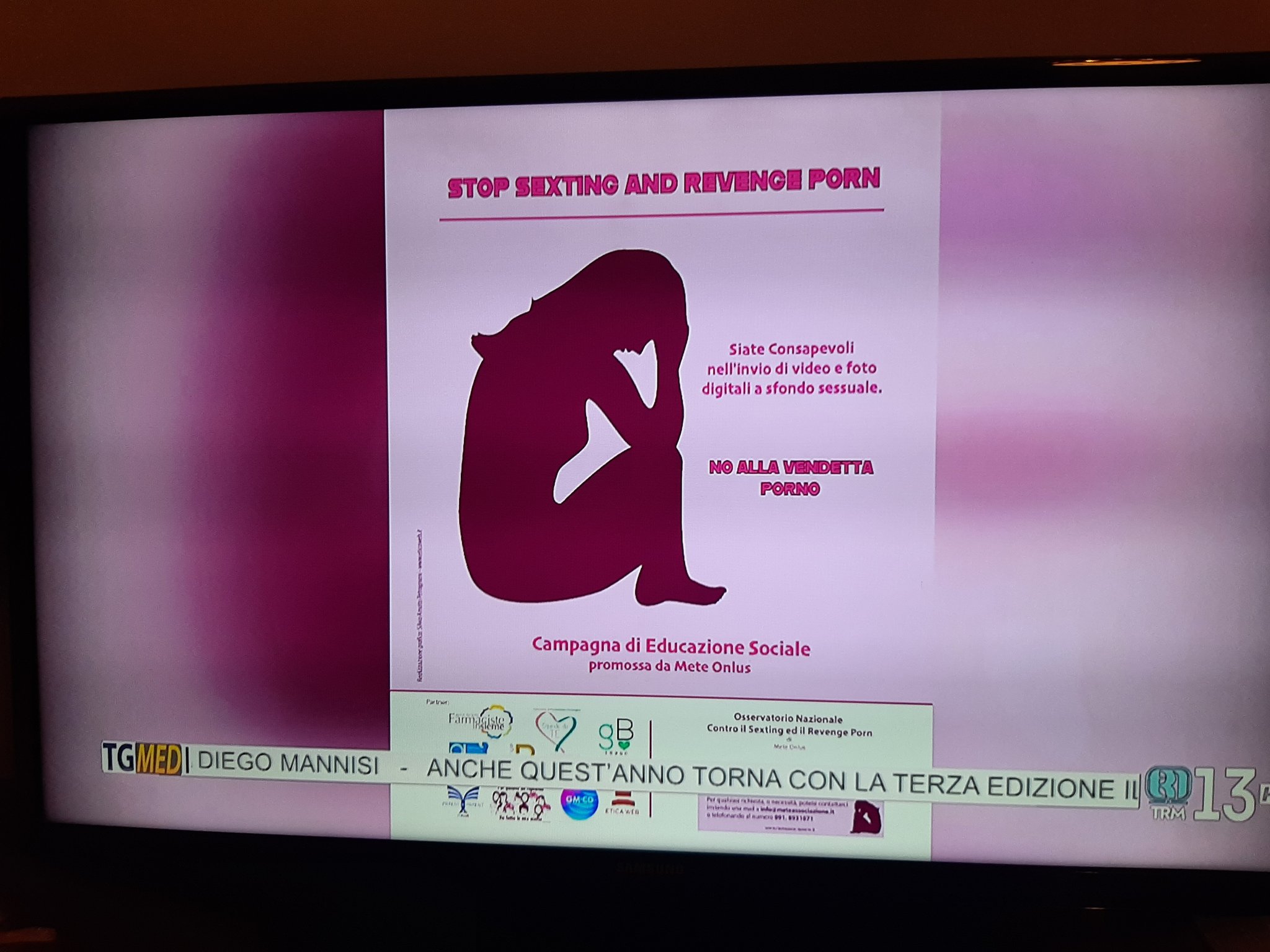 Grazie ad UtiFarma, il Poster “Stop Sexting and Revenge Porn” Arriva nelle Farmacie MeteOnlus foto